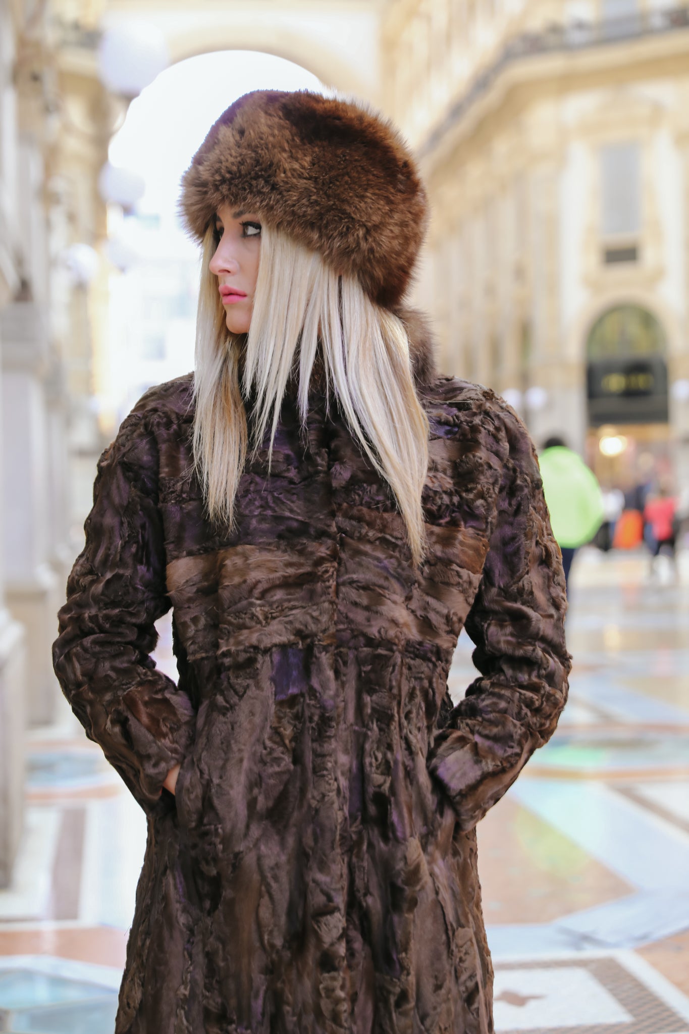 copricapo in pelle di visone marrone/ Brown mink fur headpiece