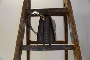 Borsa color tortora in pelle con stampa cocco/ dove-coloured leather bag with coconut mould